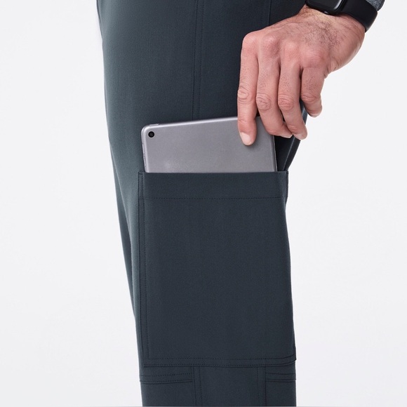 FIGS- Axim™ Cargo Scrub Pants size 3XLR - Picture 7 of 10